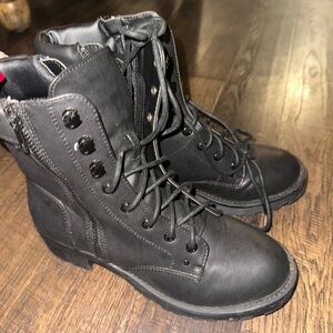 MIA boots